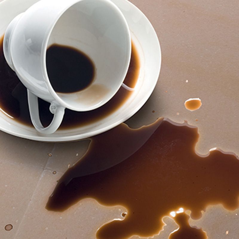 Macchie colorate (inchiostro, caffè, succhi di frutta) su marmo e pietra Macchie di frutta