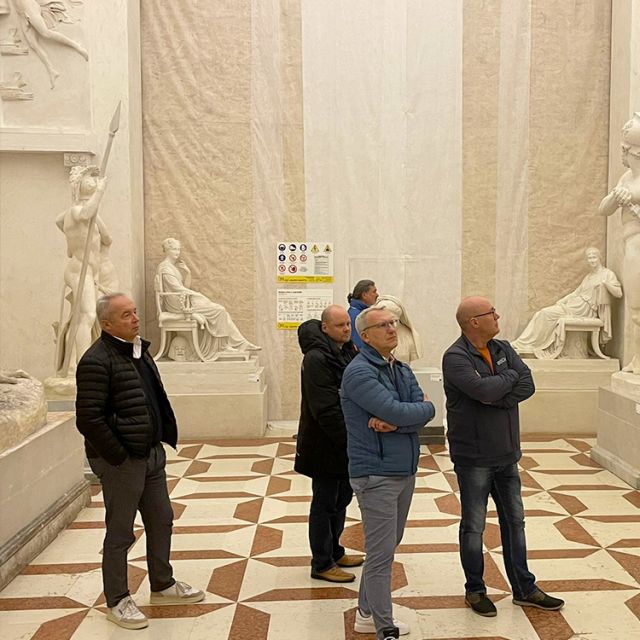 Grundreinigung und Schutz- beispielhaft: Flughafen Valencia und Canova Tempel